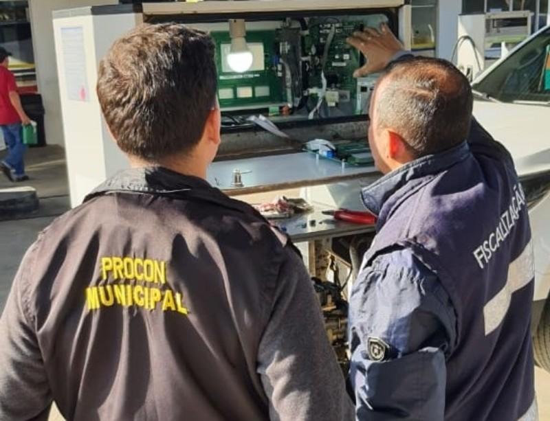 Imetro realiza operação conjunta em bombas de combustíveis no Planalto Norte