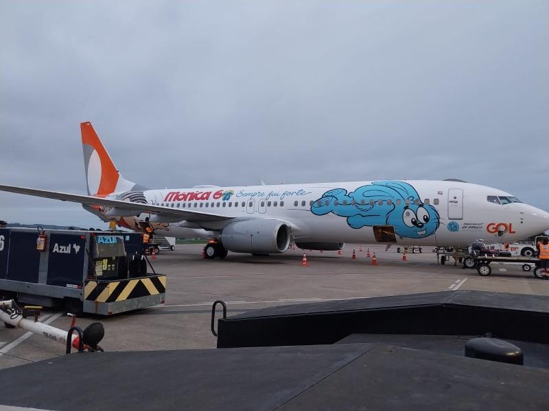 Avião da Turma da Mônica encanta passageiros no Aeroporto de Navegantes