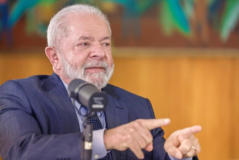 Com política industrial e PAC, Lula prevê Brasil a “100 por hora”