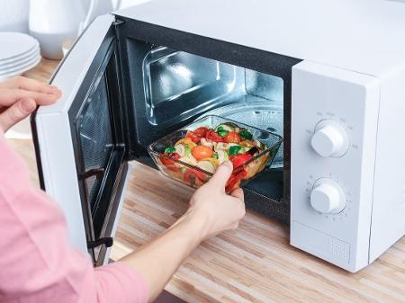 Uso de micro-onda reduz a qualidade nutritiva dos alimentos e pode provocar doenças?