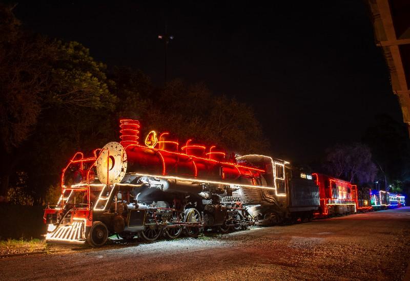 Maria fumaça iluminada passará nas cidades de SC e PR