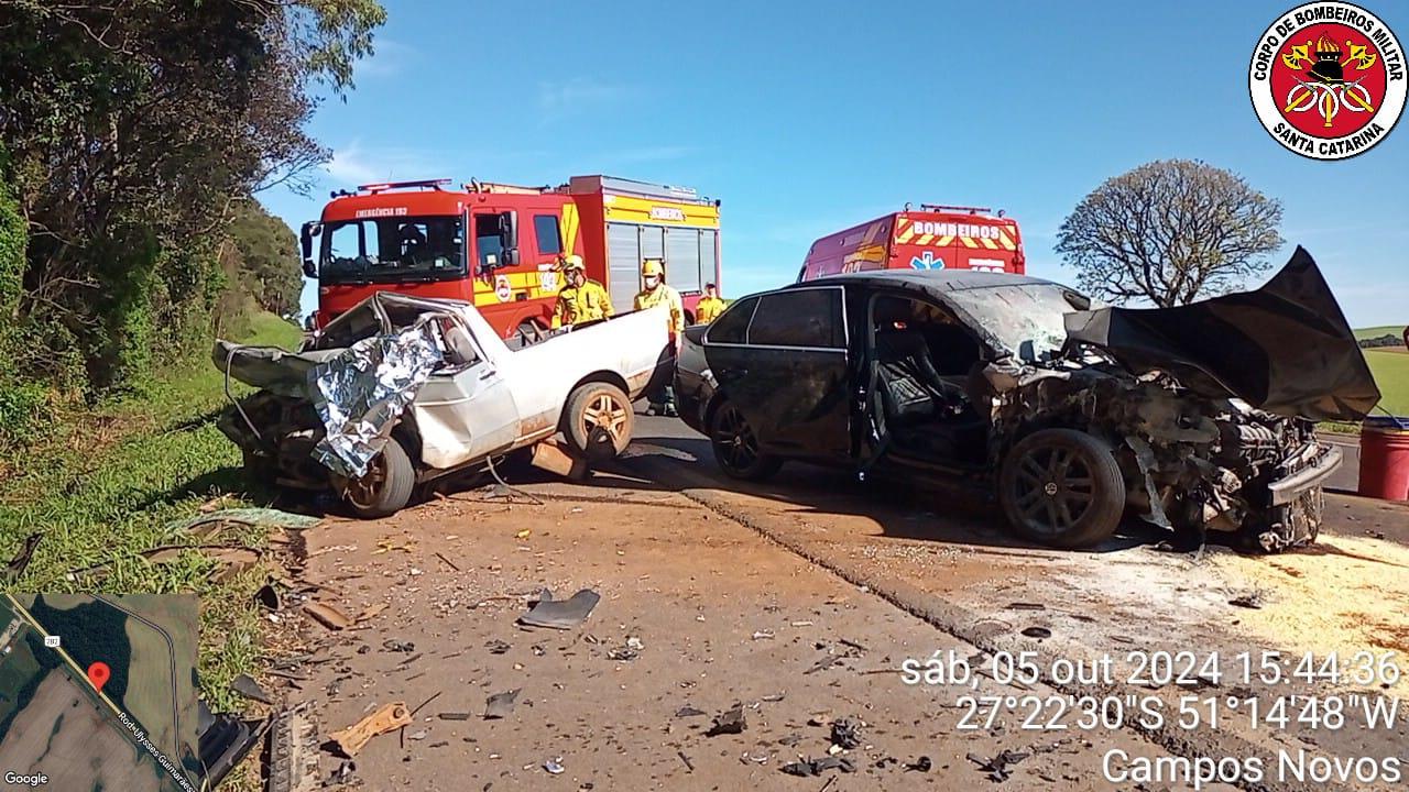 Colisão frontal deixa dois mortos e três feridos na BR 282 em Campos Novos