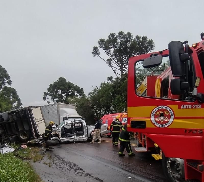 Acidente na BR-280 deixa 2 feridos em Mafra-SC