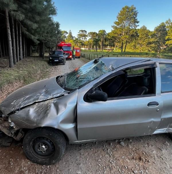 Capotamento em Mafra deixa jovem ferido