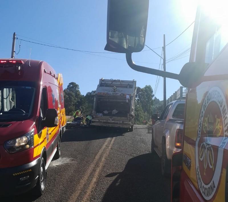 Coletor de lixo é atropelado em Salto Veloso SC