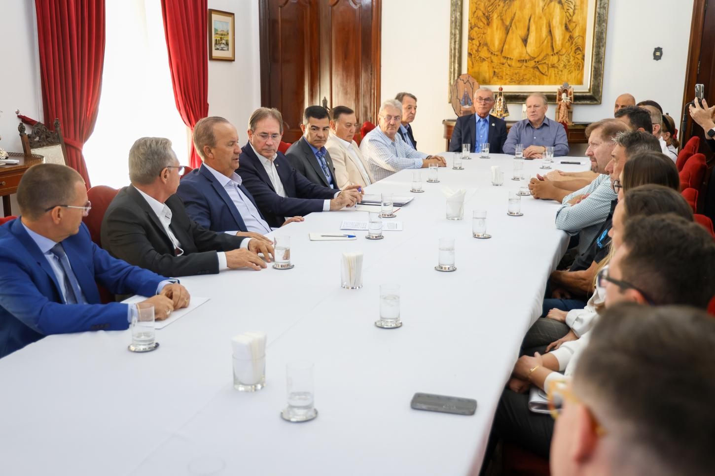 Jorginho Mello recebe acordo para reajuste de 7,2% no piso regional de 2025