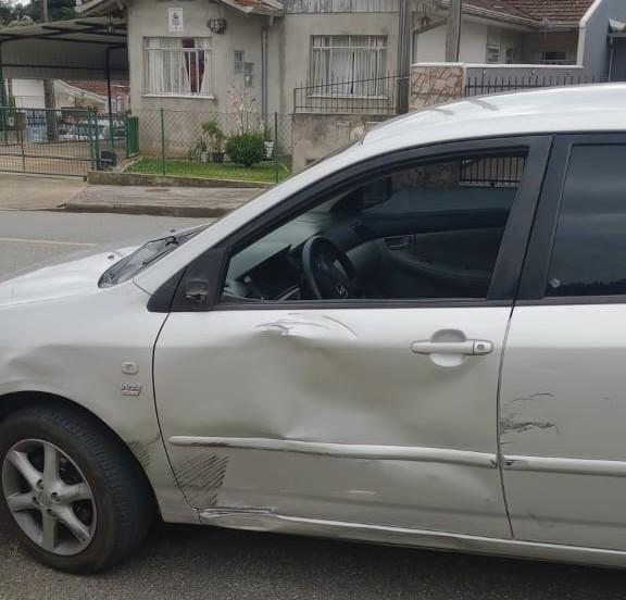 Colisão carro e moto no bairro Boehmerwald