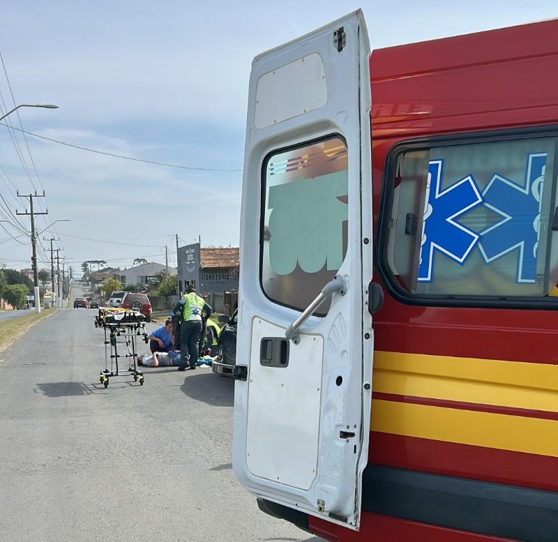 Acidente entre carro e bicicleta deixa homem ferido em Papanduva