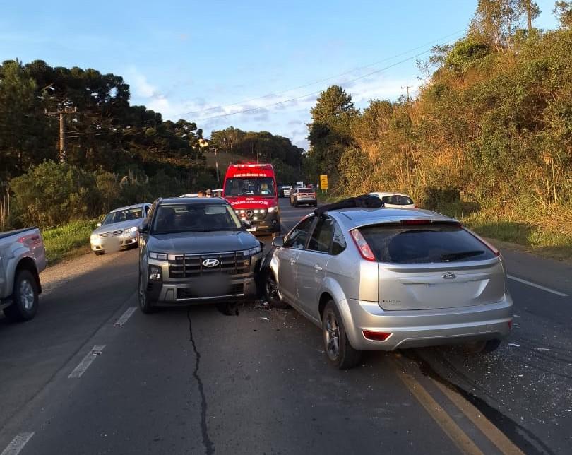 Colisão entre três veículos é registrada na SC-418, em São Bento do Sul