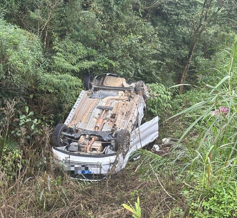 Mulher sofre capotamento na SC-418, na Serra Dona Francisca