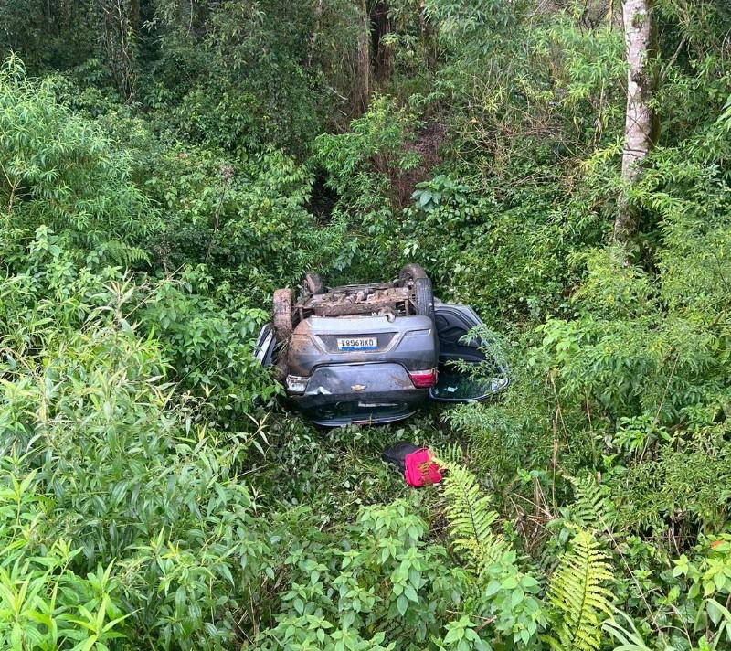 Capotamento mobiliza socorristas na BR-280 em São Bento do Sul
