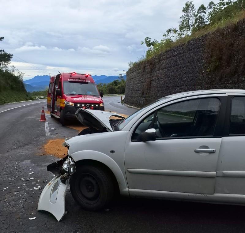 Colisão entre dois carros deixa dois feridos na BR-280, em Corupá