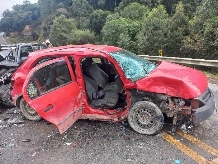 Grave colisão frontal deixa um morto e cinco feridos na SC-110 em Urubici