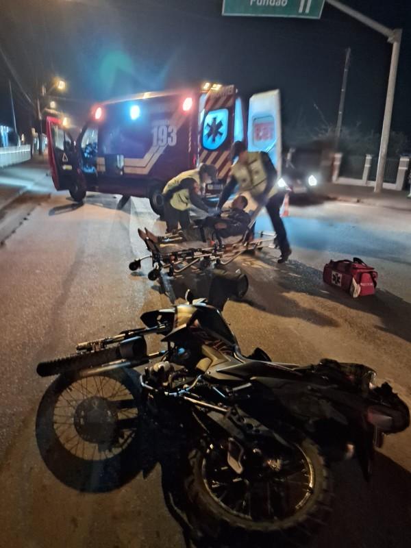 Homem é atropelado por motocicleta na SC-418 no bairro Mato Preto