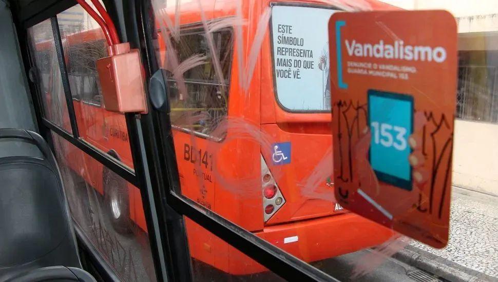 Homem é detido após depredar 51 veículos do transporte coletivo em Curitiba