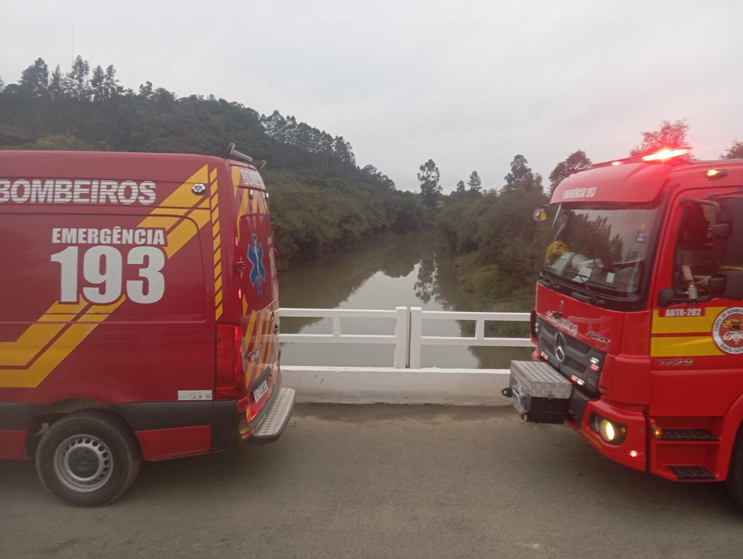 Mulher de 59 anos é resgatada com hipotermia após cair no Rio Canoinhas