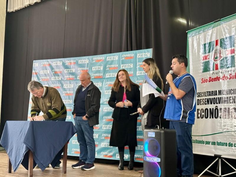 Prefeito  oficializa o lançamento do Programa Qualifica São Bento do Sul