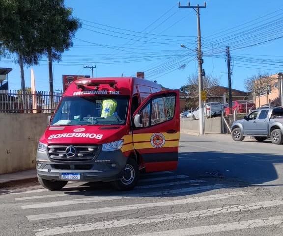 Acidente entre bicicleta e caminhão deixa adolescente ferido no bairro Cruzeiro