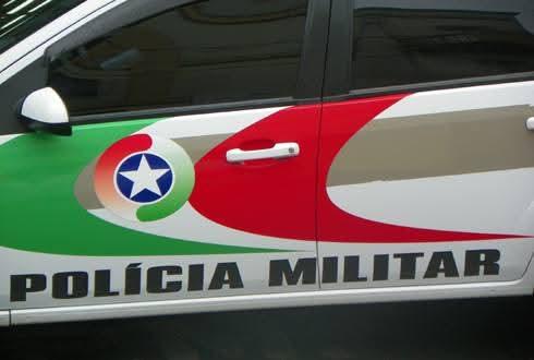 Homem é esfaqueado no pescoço e pede socorro em farmácia em Canoinhas