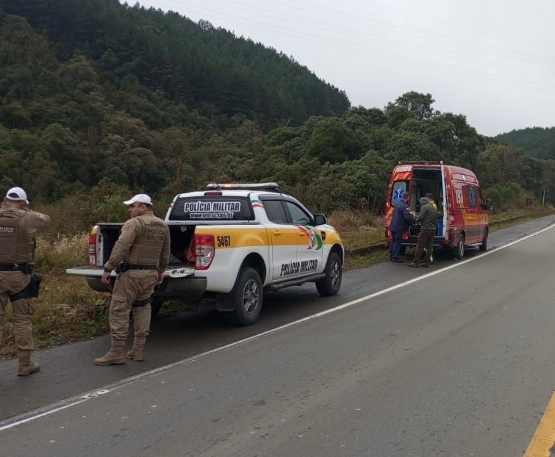 Acidente com capotamento deixa mulher ferida na SC-418 em Joinville