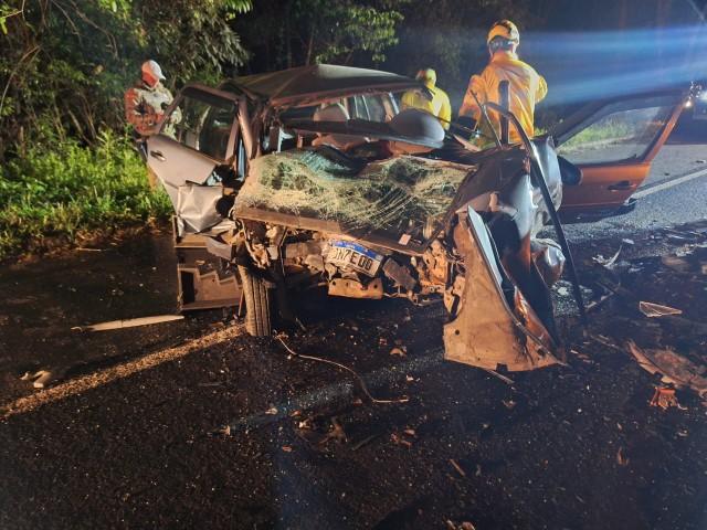 Colisão frontal deixa um morto e dois feridos na SC-453 em Luzerna