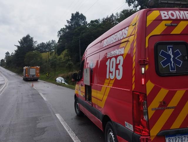 Saída de pista deixa homem ferido na BR-280  localidade do Rio das Pacas