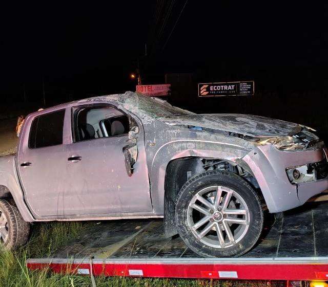 Acidente em Aurora: caminhonete capota na SC-350 e deixa três feridos