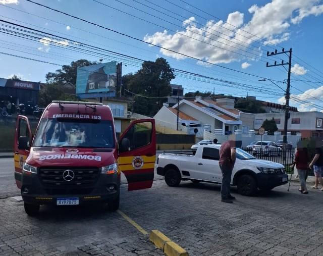 Acidente na Antônio Kaesemodel e jovem fica ferido em São Bento do Sul
