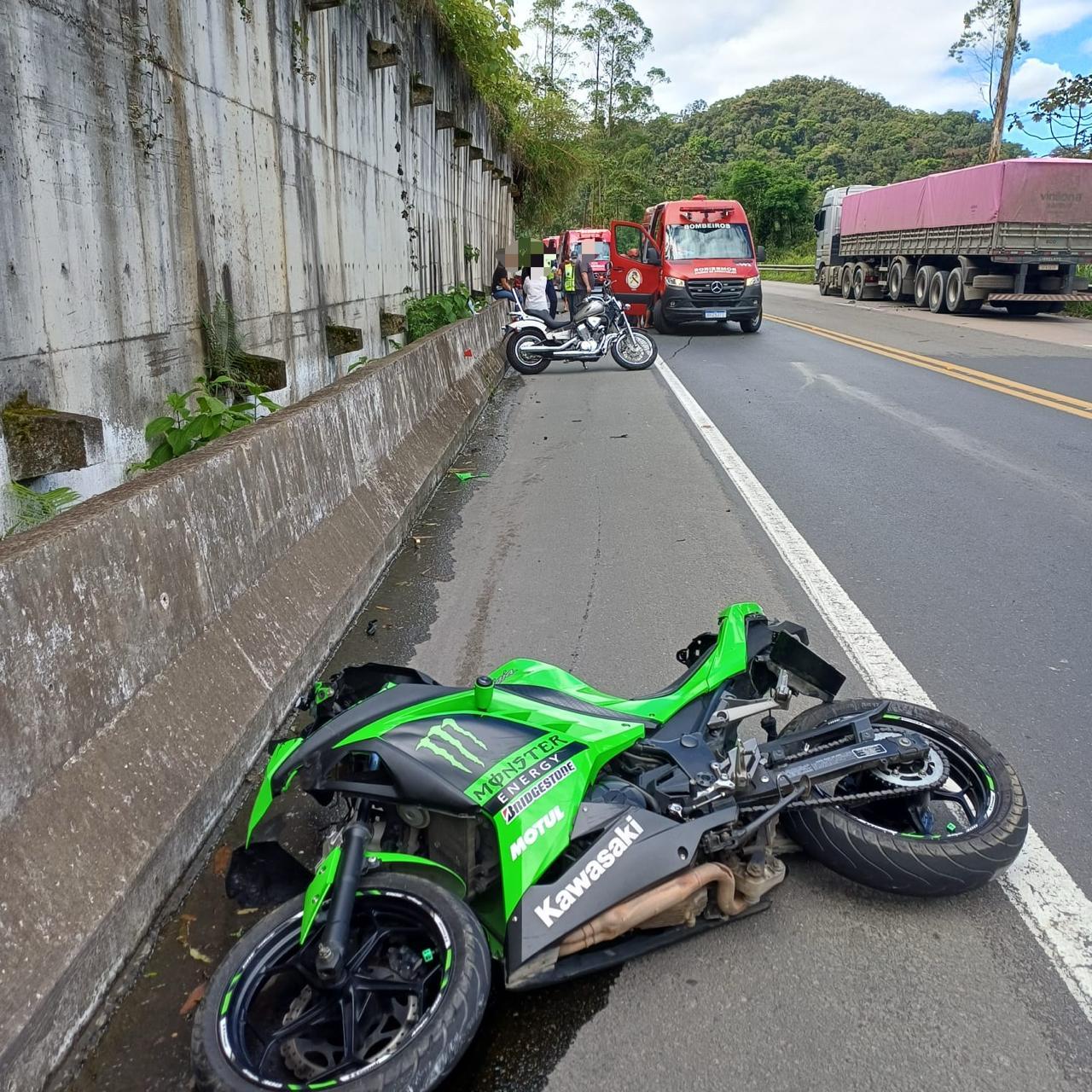 Acidente na serra de Corupá deixa três feridos