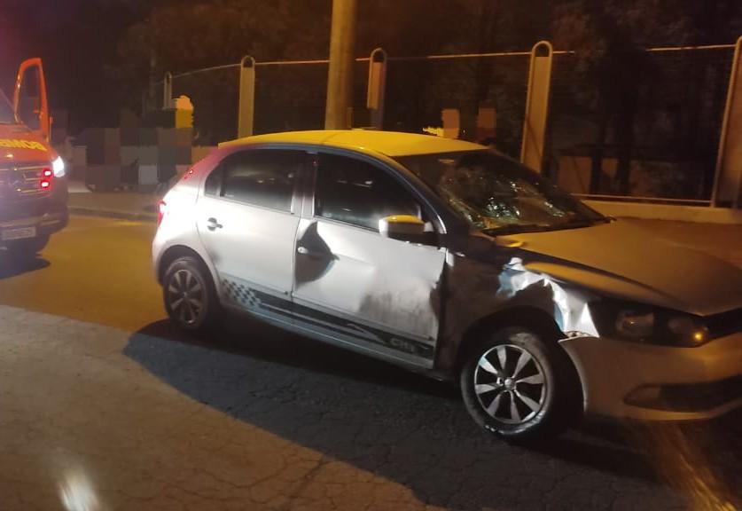 Colisão entre carro e moto deixa dois feridos na rua das Margaridas