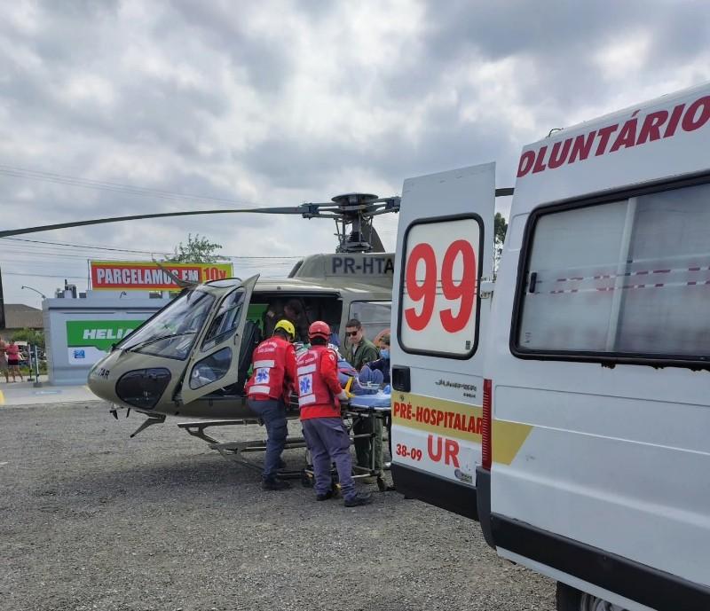 Colisão entre carro e moto deixa três feridos na BR-280 em Araquari