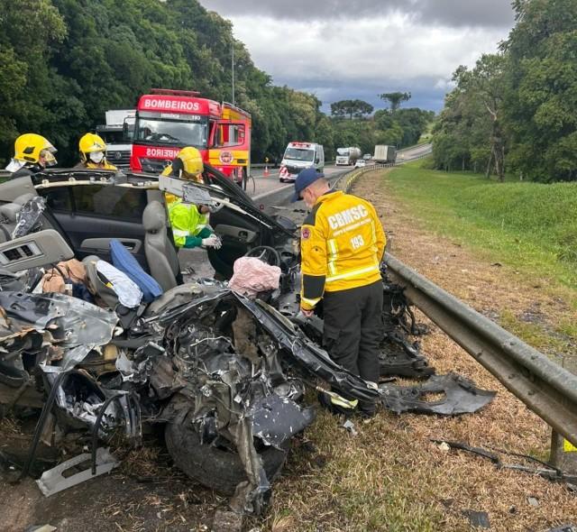 Colisão frontal na BR-116 deixa motorista morto em Papanduva
