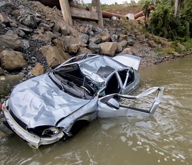 Idoso morre e duas mulheres ficam feridas após carro cair de ponte em Ituporanga