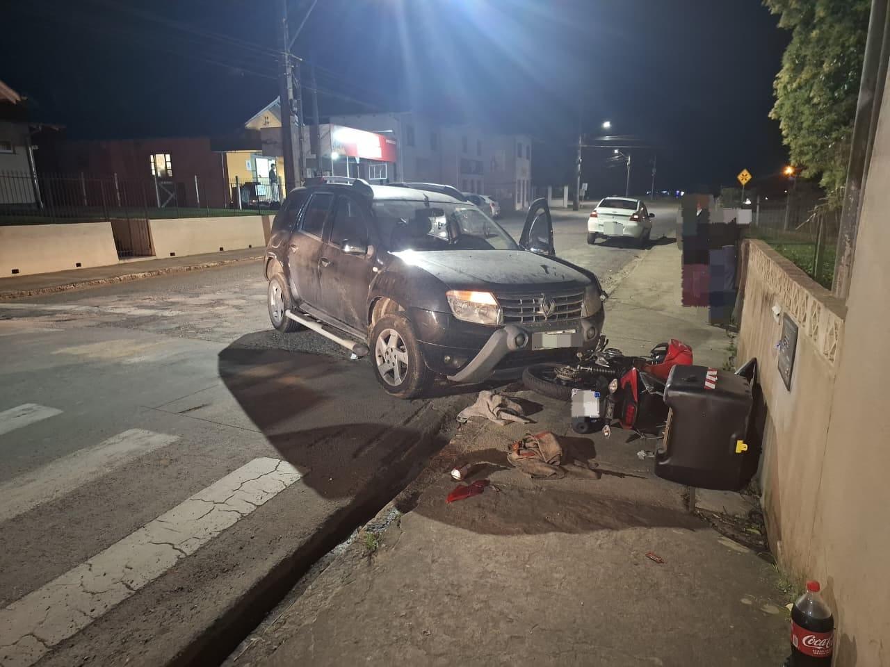 Colisão carro e moto no bairro Serra Alta