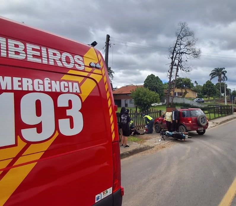 Colisão entre carro e moto deixa homem ferido no bairro Cruzeiro