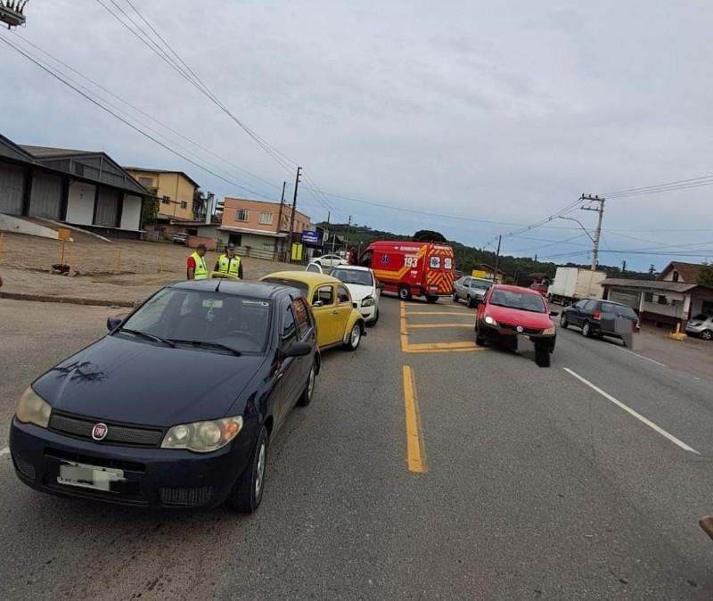 Colisão entre três veículos deixa mulher ferida na SCA280C, em São Bento do Sul