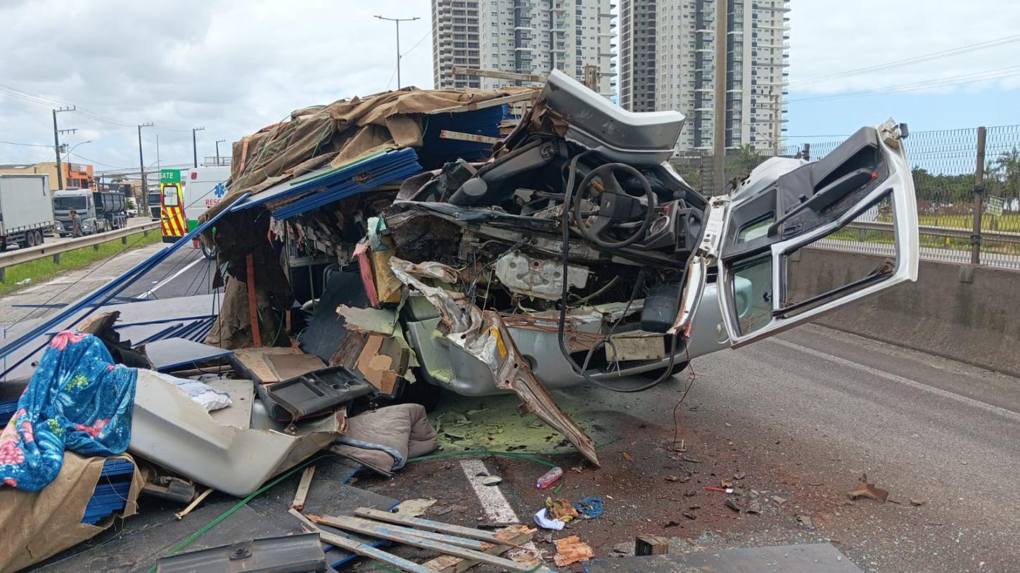 Milagre na BR-101: motorista sobrevive a grave acidente em Barra Velha