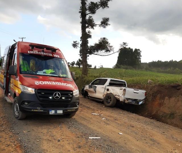 Bombeiros atendem acidente na estrada geral do Lageado