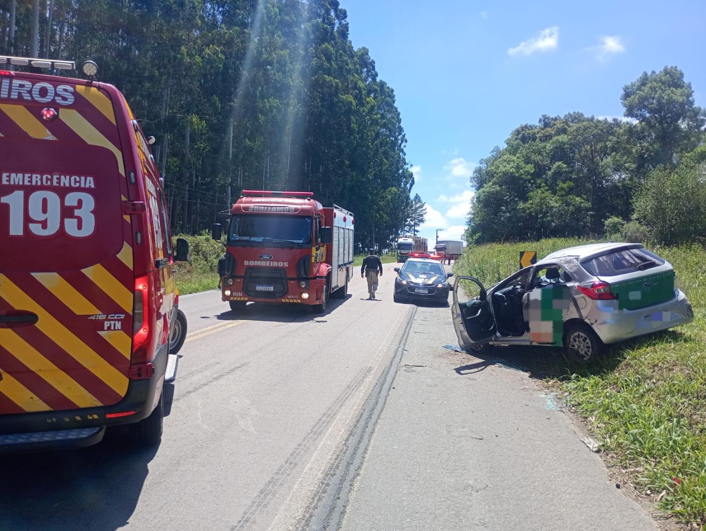 Colisão entre veículos deixa motorista ferido na BR-280, em Rio Negrinho