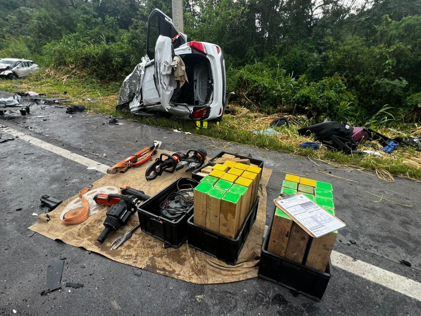 Grave acidente na BR-470 em Apiúna deixa um morto e mulher em estado grave