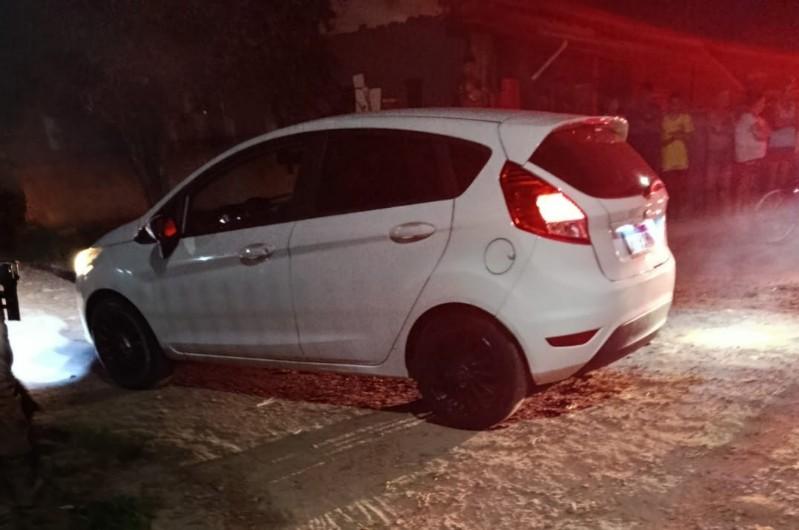 Homem é morto a tiros dentro de carro no bairro Jardim Paraíso, em Joinville