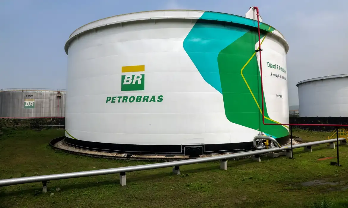 Petrobras anuncia redução no preço da gasolina