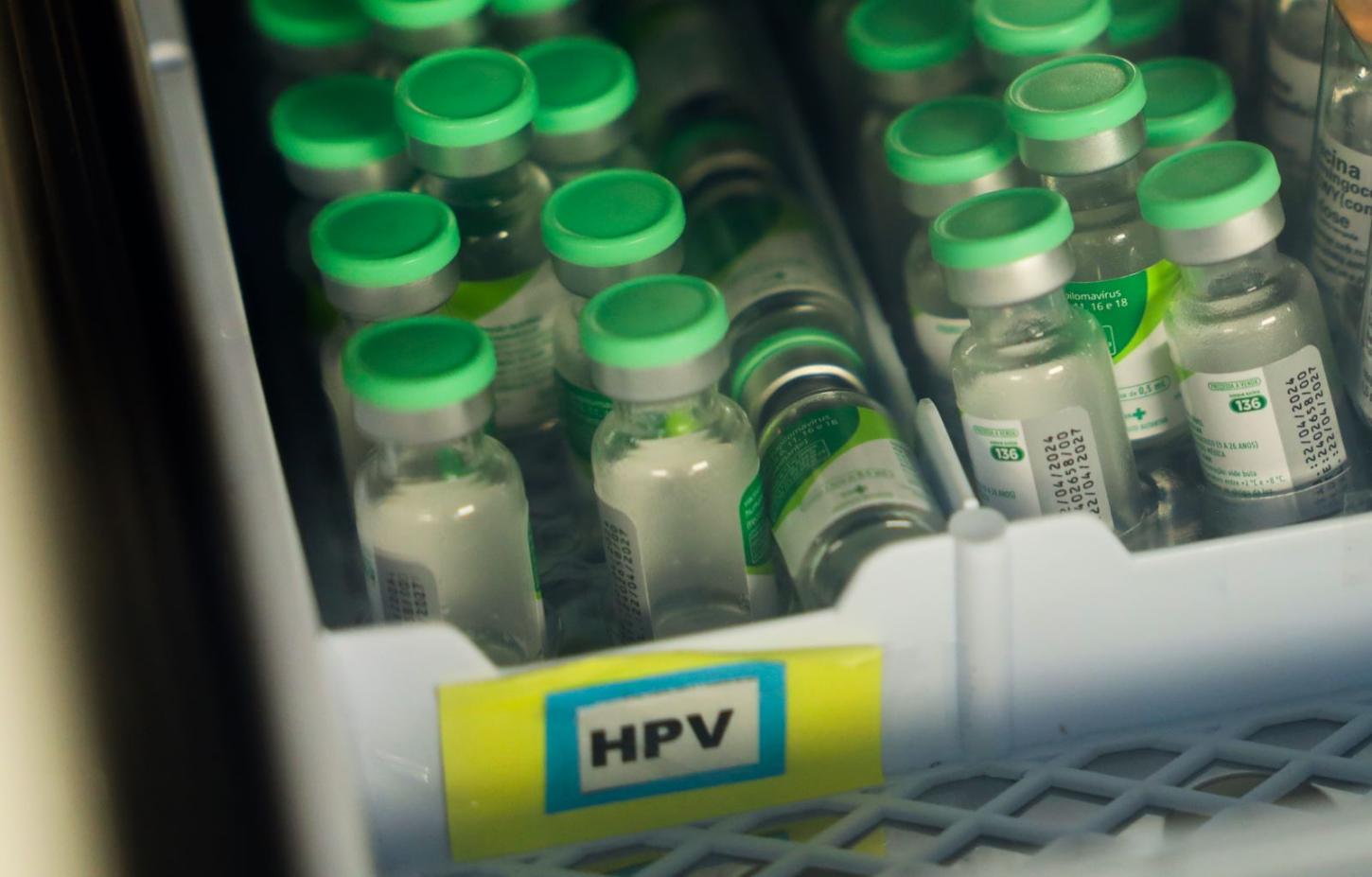Vacinação contra o HPV é fundamental na prevenção de câncer do colo do útero