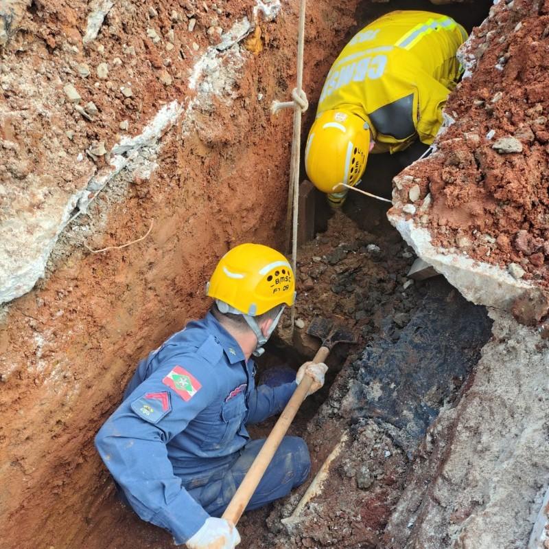 Trabalhador é soterrado durante obra de rede de esgoto em Porto União