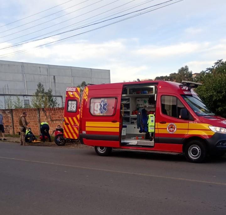 Colisão em muro deixa motociclista ferido em Rio Negrinho 